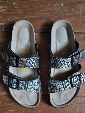 Women's Black Patterned Double-Strap Comfort Sandals
